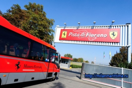 Excursii Muzeul Ferrari din Rimini în Italia test drive Ferrari în Maranello Excursie de la Rimini