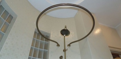 L-alakú rúd ferde és aszimmetrikus fürdőkádak (fotó és videó)