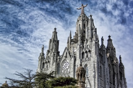 Muntele Tibidabo din barcelona și parcul de distracții Tibidabo