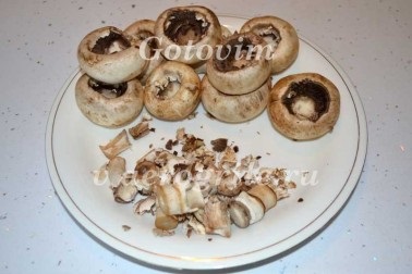 Ciuperci umplute cu coapte în aerogrill