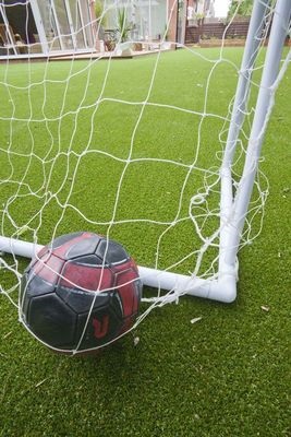 Iarbă artificială pentru suprafețe de fotbal și sportive