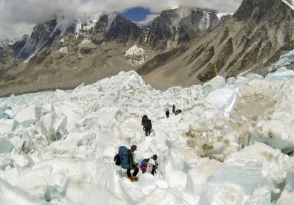 Istoria cuceririi muntelui Everest în fotografii