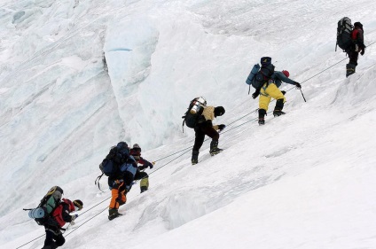 Istoria cuceririi muntelui Everest în fotografii