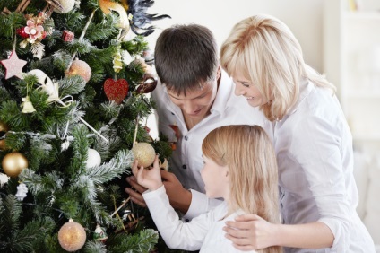 Cum să decorezi un pom de Crăciun cu copii
