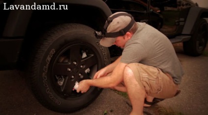Hogyan kell festeni az autó meghajtók eltávolítása nélkül a kerék maga