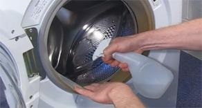 Cum să clătiți și să curățați pâlnia de distribuire a mașinii de spălat