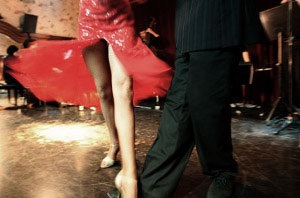 Cum să se comporte pe regulile de conduită milongas asupra partidelor de tango