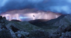 Cum să scăpați de o lovitură de fulger, de alpinism și de alpinism în Kazahstan