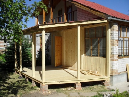 Cum de a proiecta o verandă verandă la dacha pe bază de turn cu mâinile tale