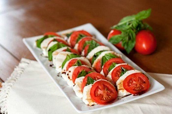 Caprese klasszikus recept a hagyományos olasz saláta