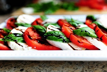 Caprese reteta clasica de salata traditionala italiana