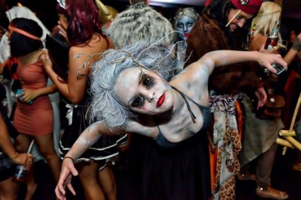 Concursuri de Halloween pentru adolescenți și studenți - jocuri de Halloween la școală, acasă, la club, la