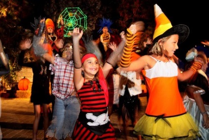 Concursuri de Halloween pentru adolescenți și studenți - jocuri de Halloween la școală, acasă, la club, la