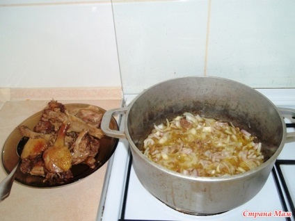 Sauerkraut coapta cu carne și orez