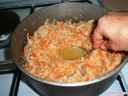 Sauerkraut coapta cu carne și orez