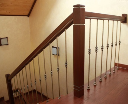 Balustru metalic pentru scări și tipuri