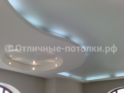 Stretch tavan cu iluminare în jurul perimetrului interior