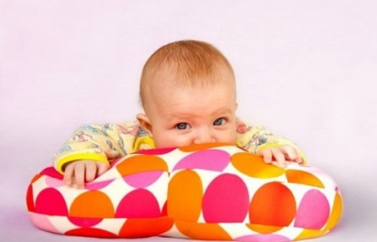 Aveți nevoie de o pernă pentru nou-născut în opinia pediatrilor și ortopedilor pediatrici?
