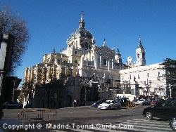 Privire de ansamblu asupra Palatului Regal din Madrid