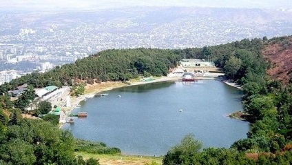 Lacurile din Abhazia, case