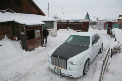 Un tip din Kazahstan cu propriile sale mâini a colectat un Rolls-Royce