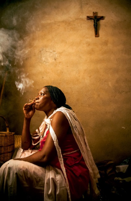 Pe cealaltă parte a realității, fotografii pitorești ale vindecătorilor tradiționali din Mozambic
