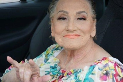 Correct make-up - șterge - de pe fața a zeci de ani - doamnă - frumusete pe