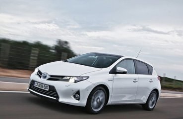 Procesul de înlocuire a filtrului de combustibil în instrucțiunile și fotografiile toyota auris