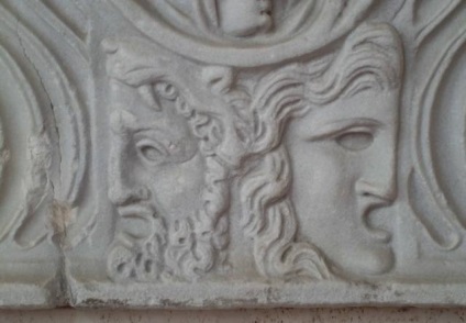 Faceți o relief sculptural și basorelief