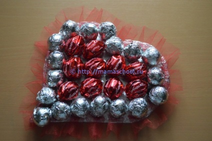 Inima de ciocolată cu mâinile tale, inima de clasă de bomboane de bomboane (model de inima)