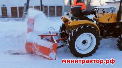 Snowplower pentru mâinile minitractorilor