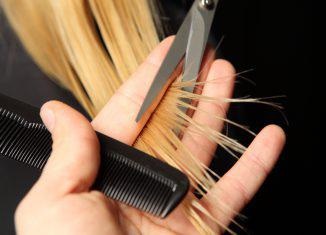 Remediu pentru capetele divizate ale părului la domiciliu