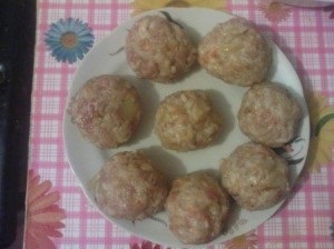 Meatballs cu orez în sos de roșii o rețetă pas cu pas cu o fotografie, o rețetă pentru gătit chiftele cu carne și