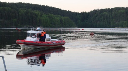 Tragedia pe barca Ladoga cu cinci adolescenți sa răsturnat pe lacul din Karelia