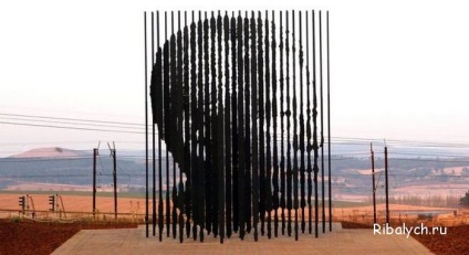 Un monument unic pentru Nelson Mandela
