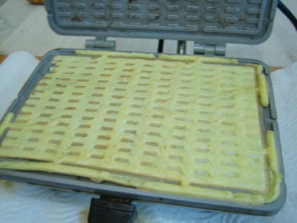 Waffle rolls crocante - retete culinare step-by-step cu fotografii