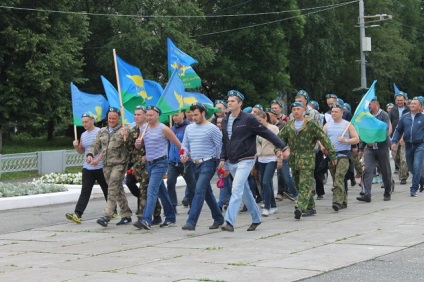 Veteranii regiunii Perm - o icoană a patronului ilic al Profetului - în templul berezniki