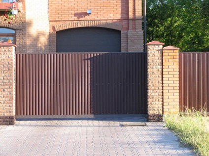 Gates családi ház fotó (kapu) Gates családi ház fotó
