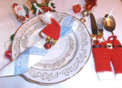 Decor tricotat pentru masa de Anul Nou