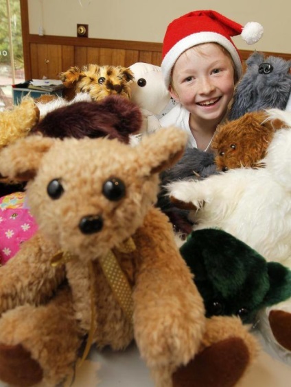 Fată de 12 ani a învățat să coasă și a făcut deja peste 800 de jucării moi pentru copiii bolnavi