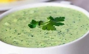 Un sos verde parfumat și delicat, cu mărăcină, rețete pentru mâncăruri utile și gustoase la domiciliu