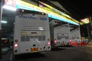 Stații de autobuz în Pattaya, pe strada nordică, tappraya, nakhonchai