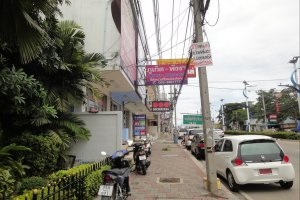 Stații de autobuz în Pattaya, pe strada nordică, tappraya, nakhonchai