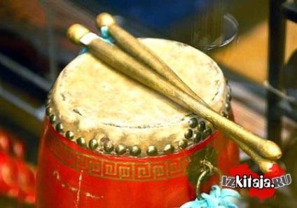 Tobe din China, instrumente muzicale de percuție