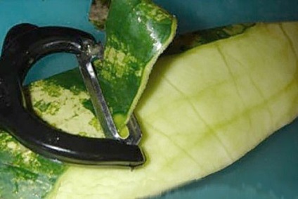 Bomboane din crusta pepene verde - retete de gatit la domiciliu, beneficii si rani de fructe confiate, video