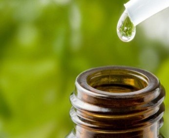 Uleiuri esențiale din acnee, ulei de arbore de ceai de la acnee, ca fiind cel mai eficient dintre ele