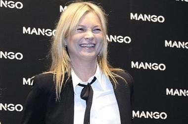 Experții au acuzat-o pe kate moss de tăierea feței sale (foto) - știri de stele - la kate