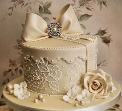 Forma circulară, culoare albă - caracteristicile nunții aleg prăjiturile de nuntă