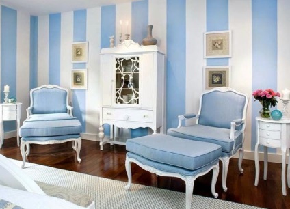 Culoarea albastră a tapetului, pereții în interior, o combinație de albastru în interior