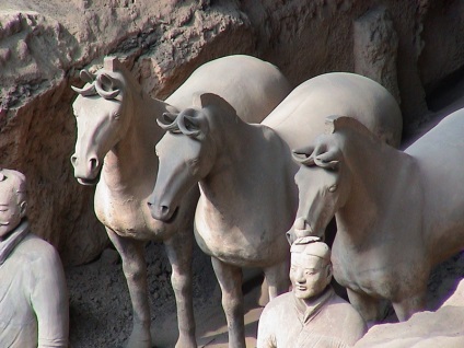 Mormantul împăratului Qingshiuan și un muzeu de figuri de teracotă ale soldaților